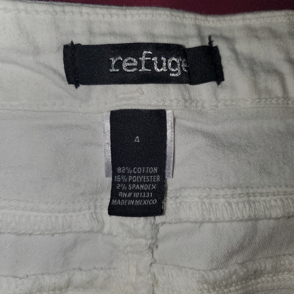 Shorts - Picture 3 of 3